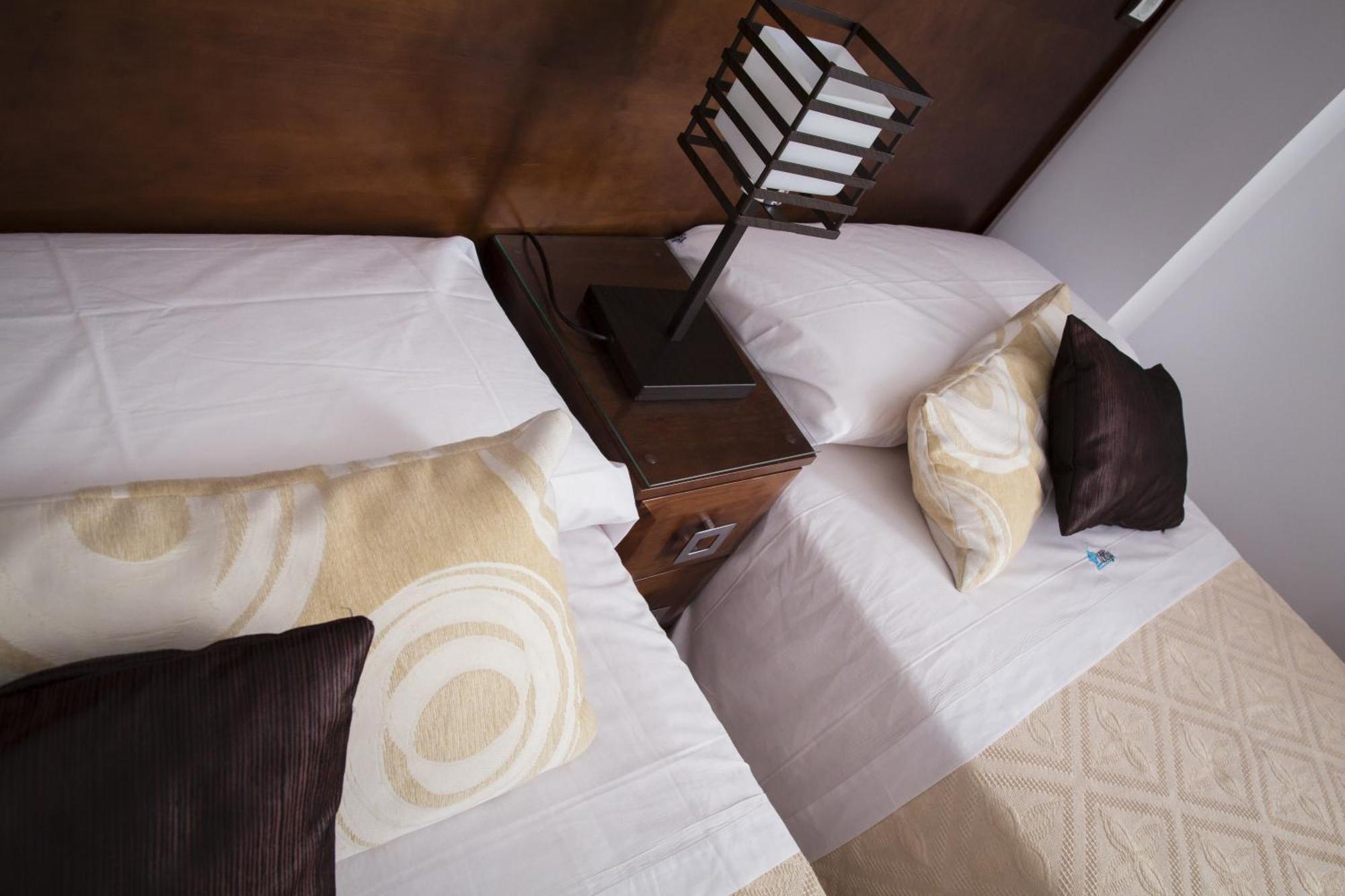 Apartamentos Casa De La Lonja غرناطة الغرفة الصورة